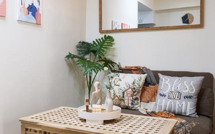 Skyline Stay in Araneta Cubao w/ Karaoke & Netflix
