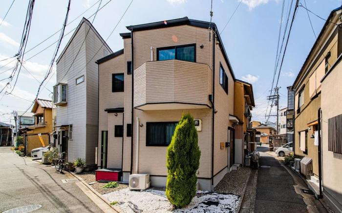 Kujo Underground Iron, Newly built detached house