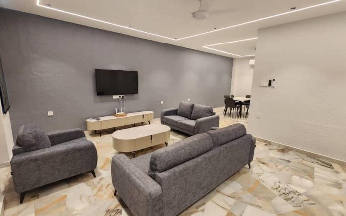LiveLikeYourHome, RajaUda Butterworth