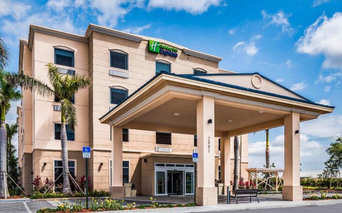 Holiday Inn Express & Suites Boynton Beach West By IHG
