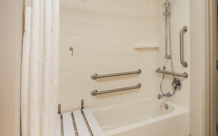 Holiday Inn Express & Suites Sturbridge By IHG