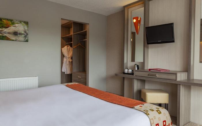 The Gleneagle Hotel & Apartments