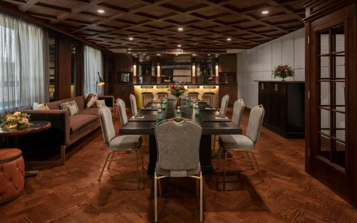 The Drake Oak Brook, Autograph Collection