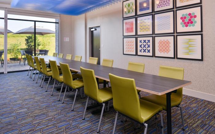 Holiday Inn Express And Suites Olathe West By IHG