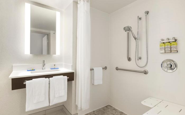 Holiday Inn Express and Suites Sarasota East By IHG