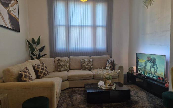 Glams one bed luxury apartment 