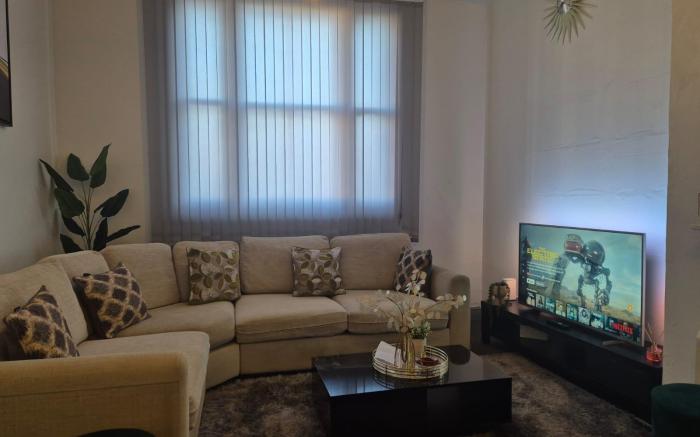Glams one bed luxury apartment 