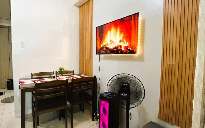 Stylish Condo with Makati View Near MOA and Luneta
