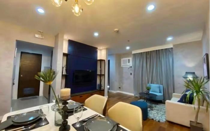 2bedroom beautiful corner condo unit at La fayette