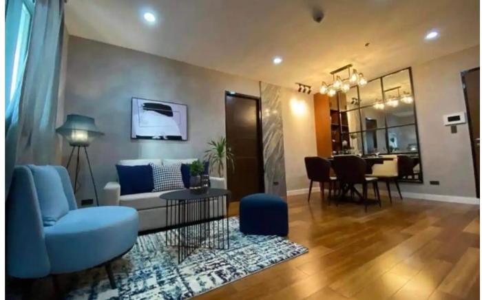 2bedroom beautiful corner condo unit at La fayette