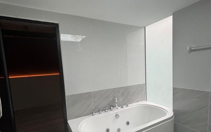 Noree Jacuzzi Home