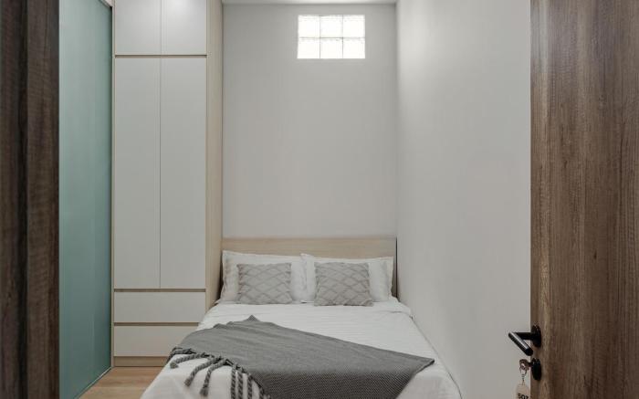 Budget Chic Apt Near Airport #2