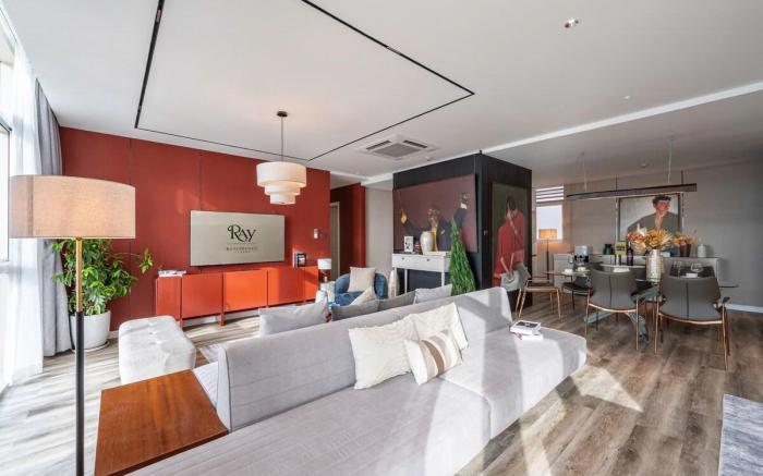 Vista SkyVilla and Penthouse Riverview-Groups-Families
