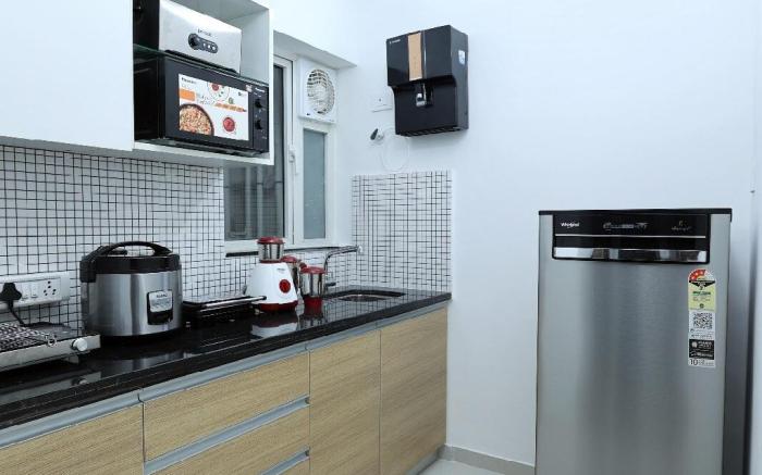 High Rise 3BHK Near Morgan Stanley+Business Ready