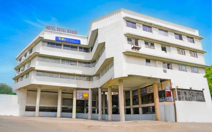 FabHot Royal Manor - Hospital Chowk