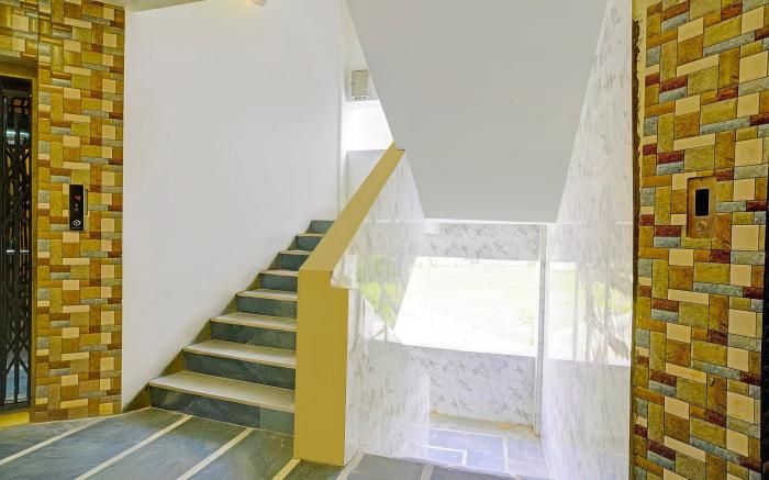 FabHot Royal Manor - Hospital Chowk