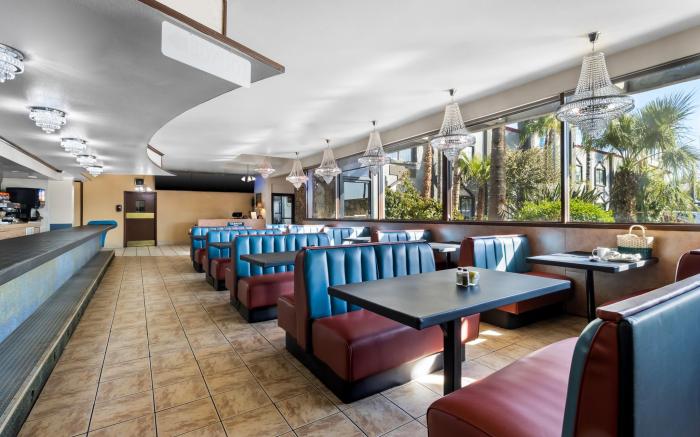 Hiltop Hotel