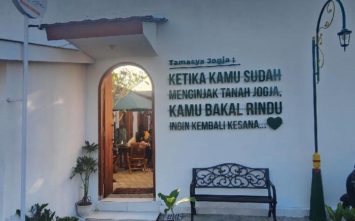 Hobbit Homestay Murah Jogja