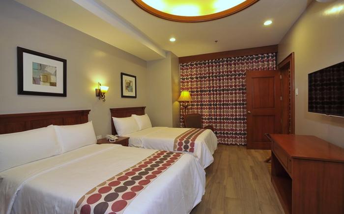 Paragon Hotel and Suites
