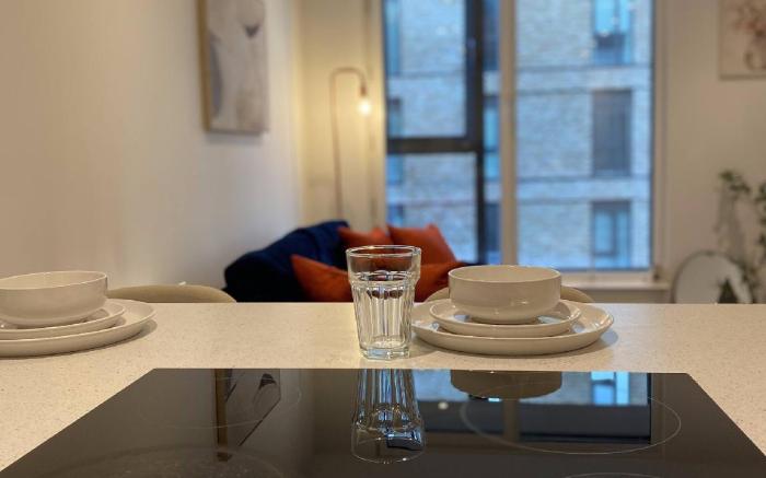 Lakeside - Central Apartment - Free Parking - Cinema Room