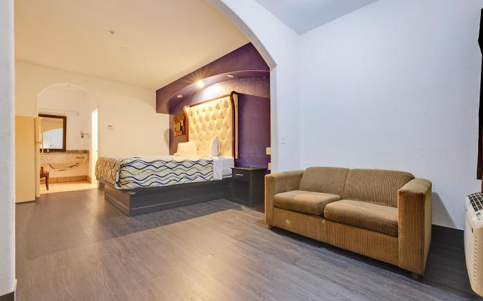 Capital O Deluxe Inn Channelview Houston I-10