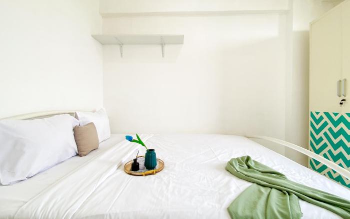 Homey Modern 2BR Green Bay Pluit Apt By Travelio