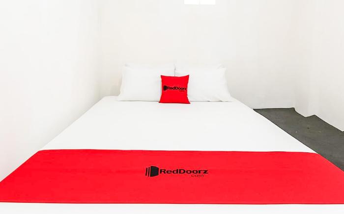 RedDoorz Yasmine near Taman Dayu
