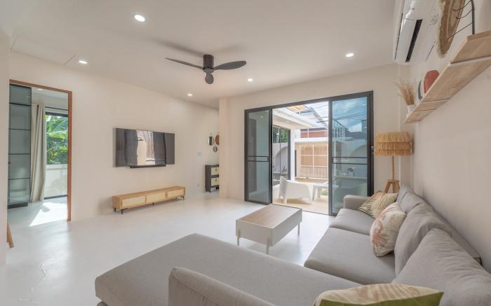 *Rooftop Sea View Modern Pool Villa, Rawai V211