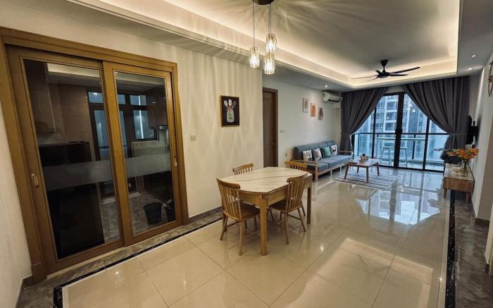 Mahogany Homes @ R&F (free WiFi and 1 Car Park)