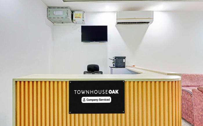 Townhouse Oak Sector 62 Paras Trinity Mall