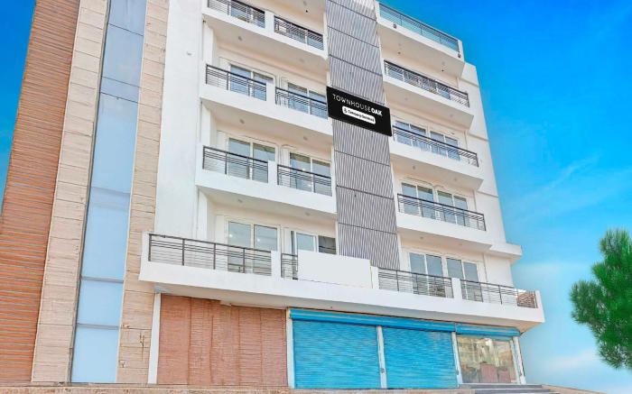 Townhouse Oak Sector 62 Paras Trinity Mall