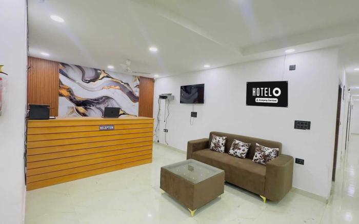 Hotel O Sector 18 Metro station