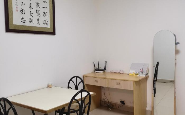市中心交通便利两房一厅，可自助开火