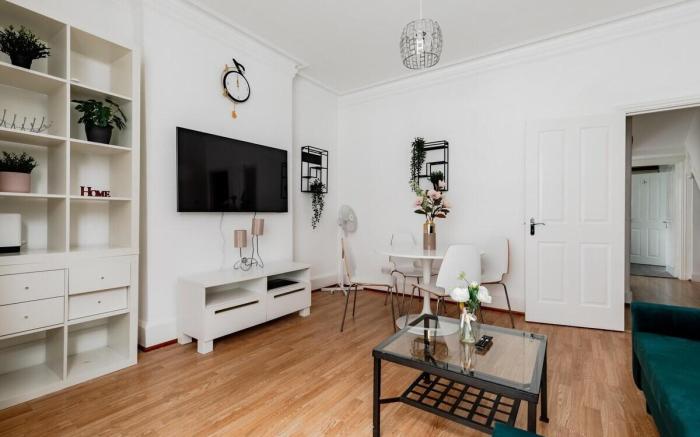 Hyde Park Designer Serviced Apartments with A/C