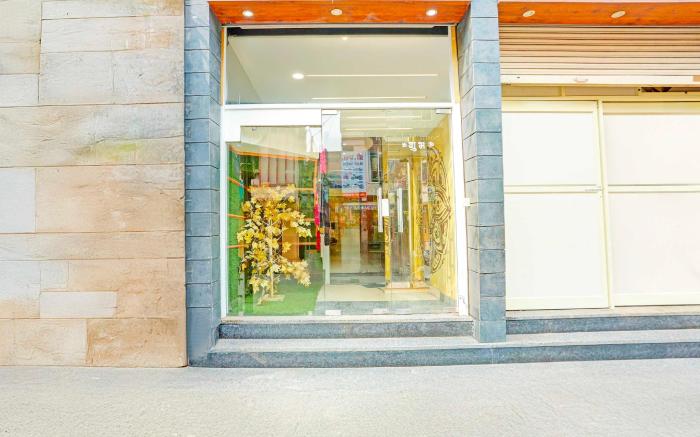 Hotel O Phalka Bazaar Gwalior