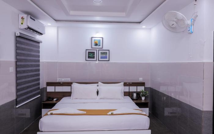 Hotel Roots Residency 