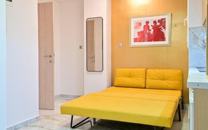 Acropolis Luxurious Apt 100 Mbps Metro Garden