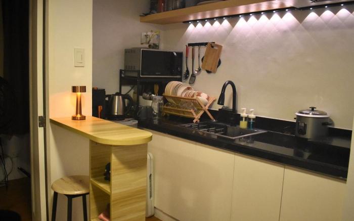 Sky Loft (Loft type Condo w/ Roofdeck Pool)