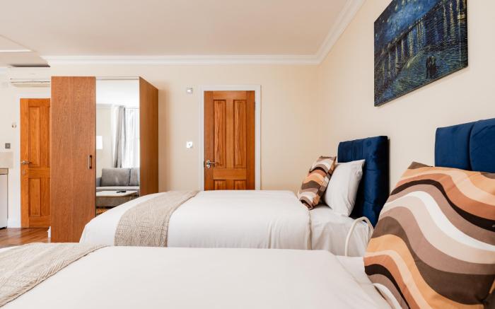 Warm Apartments in Queensway