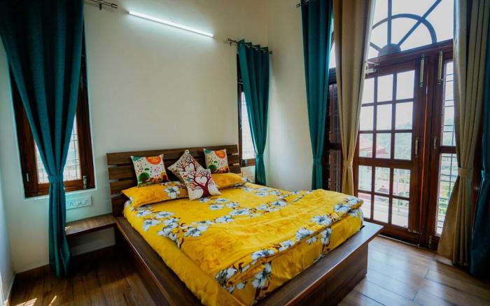 Casa De Fortuna –A| 2BHK |FF| Bhimtal by Homeyhuts