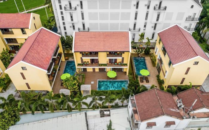 5BR Villa with Pool & Kitchen Near Coconut Forest