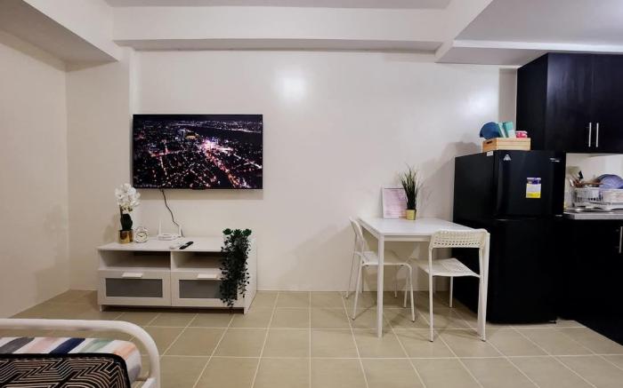 Studio Type Condo near Boni MRT  Pioneer Woodlands