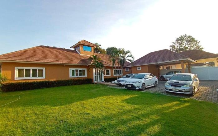 The Pool House Pattaya บ้านเดอะพูลเฮาส์พัทยา