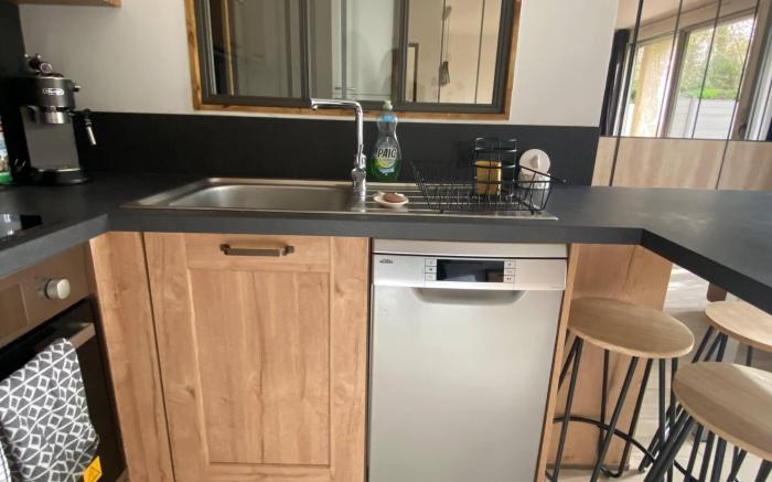 Peaceful haven with garden and parking in Chantilly
