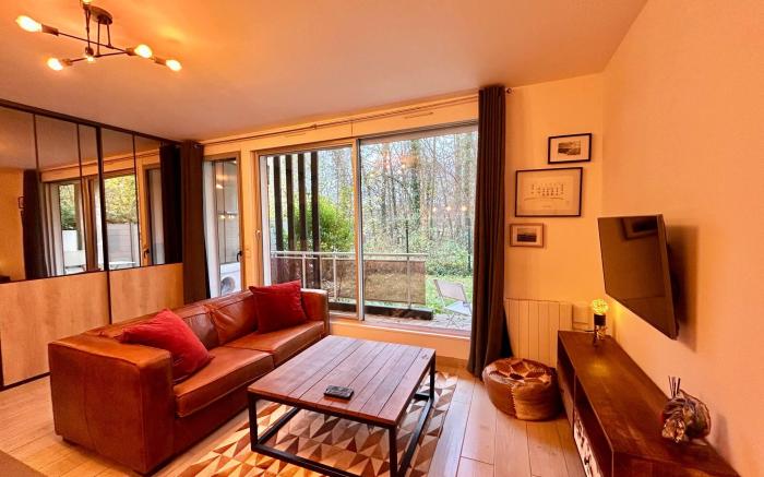 Peaceful haven with garden and parking in Chantilly