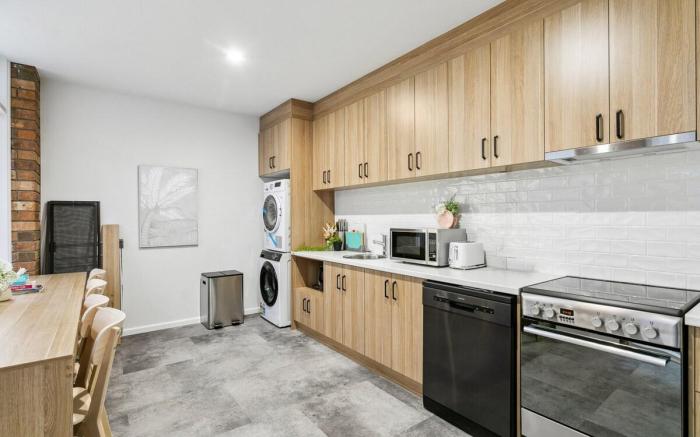 Private Room in Adelaide City (Room 5)