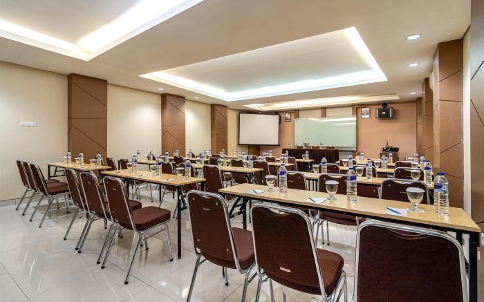 Max Hotel Panakkukang Makassar By LIFE