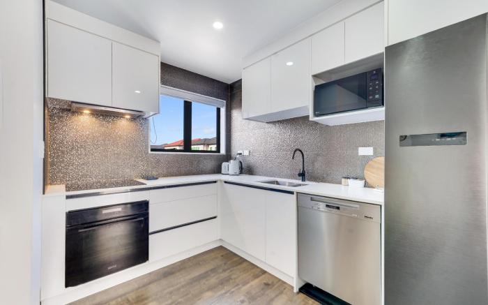 Modern 3 BDRM Home Near Airport