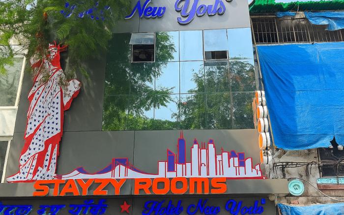 Hotel Newyork by Stayzy Rooms