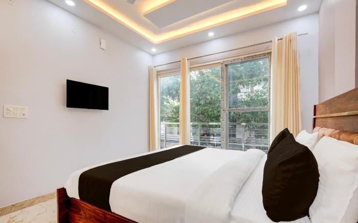 POP 83663F Hotel Divine Krc